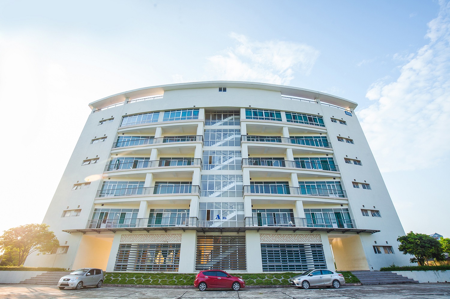 Cơ cấu tổ chức v&agrave; hệ thống đ&agrave;o tạo Đại học Kỹ thuật C&ocirc;ng nghiệp