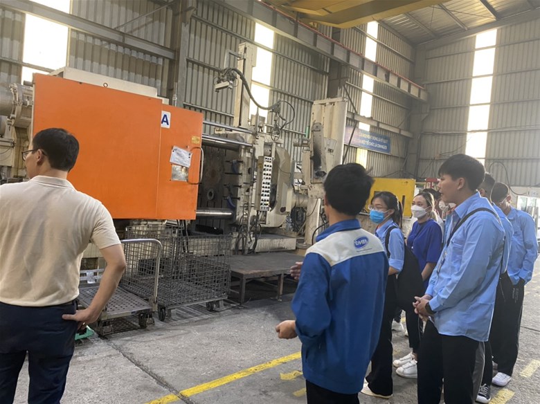 những ai n&ecirc;n học đại học từ xa ng&agrave;nh quản l&yacute; c&ocirc;ng nghiệp