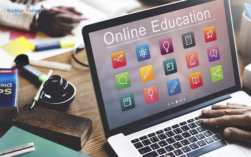 Đối tượng n&agrave;o ph&ugrave; hợp với học đại học từ xa ?