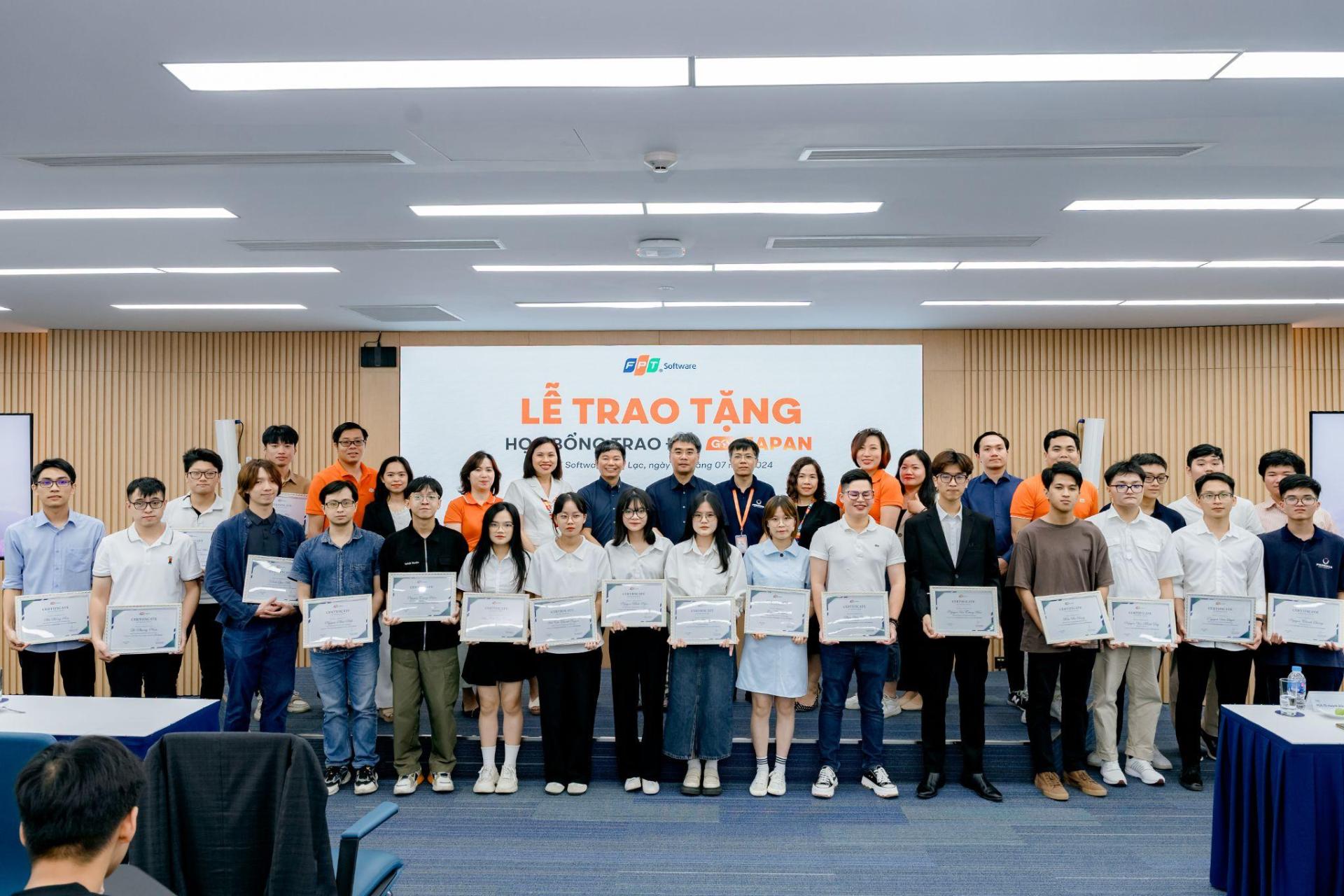 Hoạt Động Sinh Vi&ecirc;n v&agrave; Cộng Đồng Đại Học FPT
