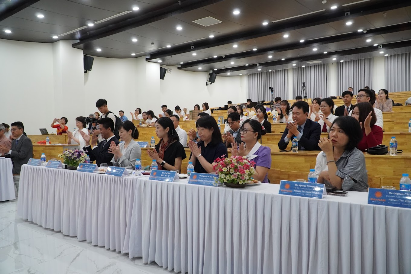 Đội ngũ giảng vi&ecirc;n Đại học Đại Nam