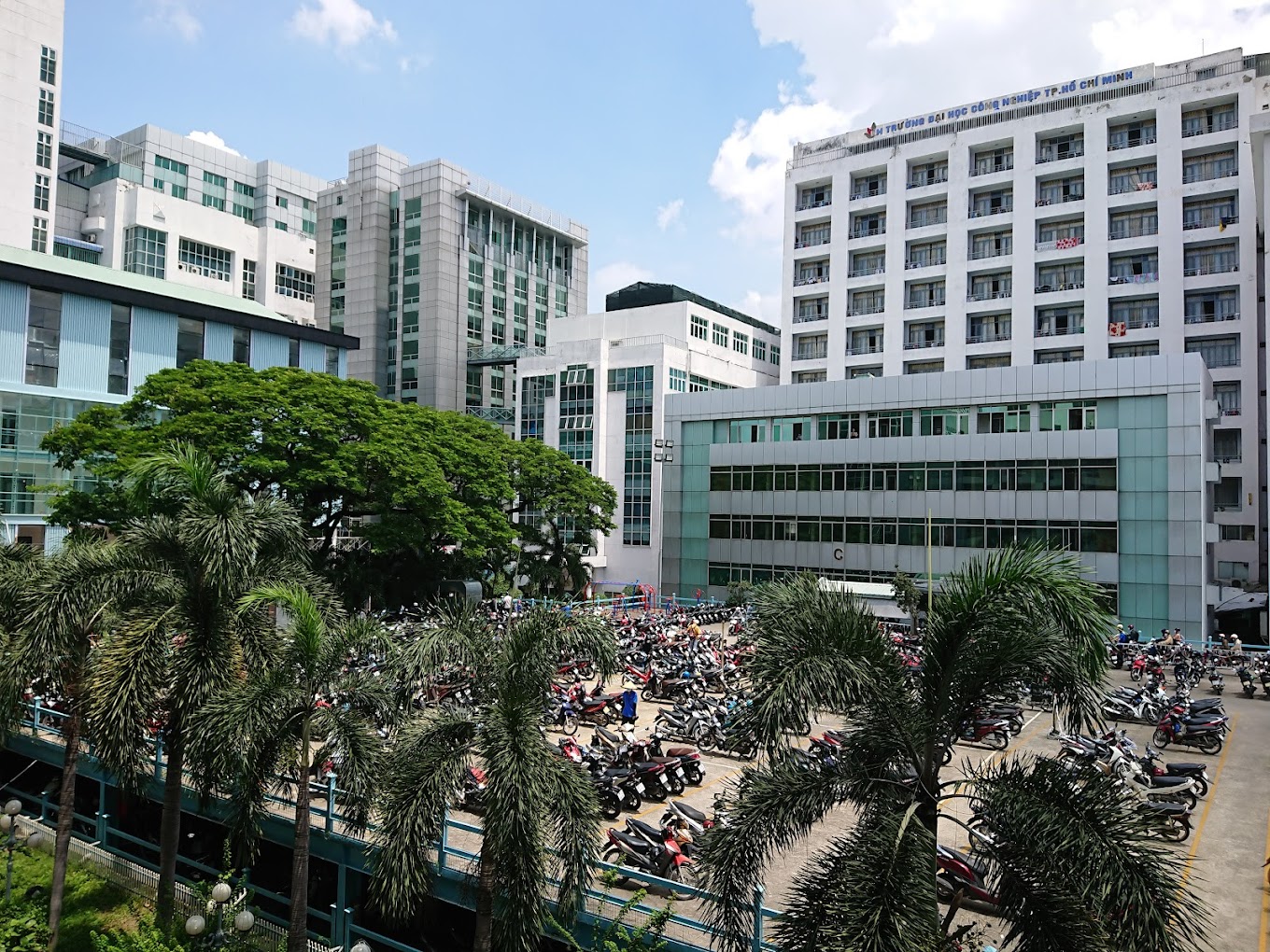 Lịch sử h&igrave;nh th&agrave;nh v&agrave; ph&aacute;t triển IUH