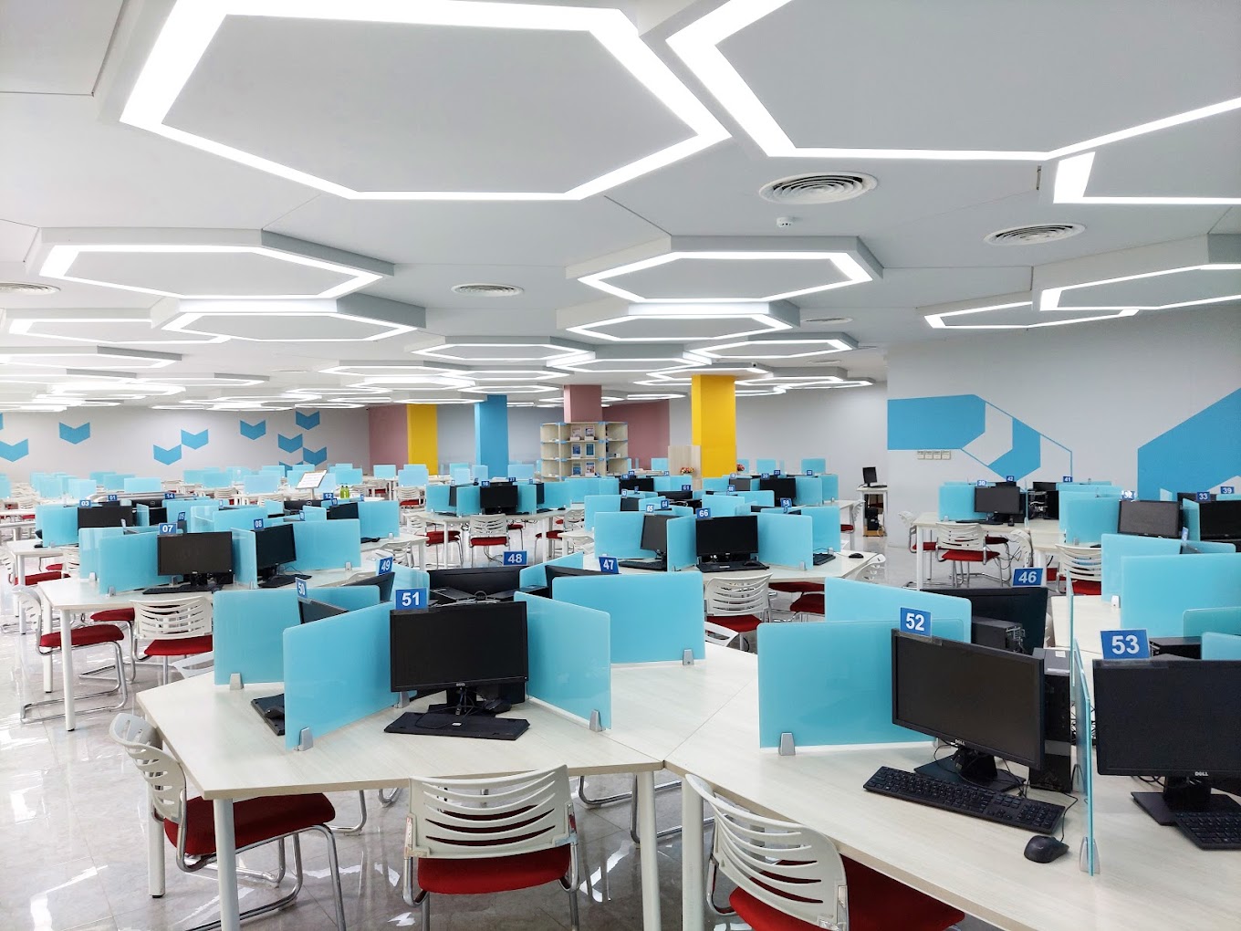 Cơ sở vật chất v&agrave; hệ thống đ&agrave;o tạo IUH