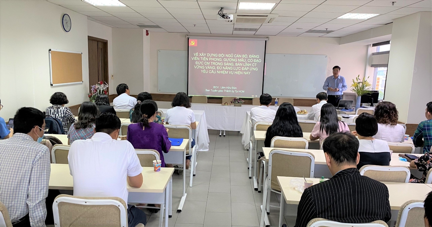 Triết L&yacute; Gi&aacute;o Dục: Đ&agrave;o Tạo To&agrave;n Diện V&agrave; Hướng Đến Tương Lai