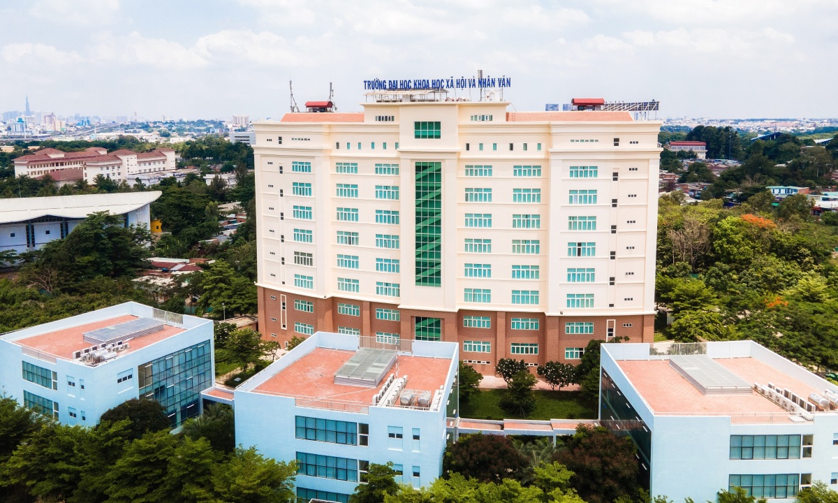 Lịch sử h&igrave;nh th&agrave;nh v&agrave; ph&aacute;t triển Đại học KHXH&NV