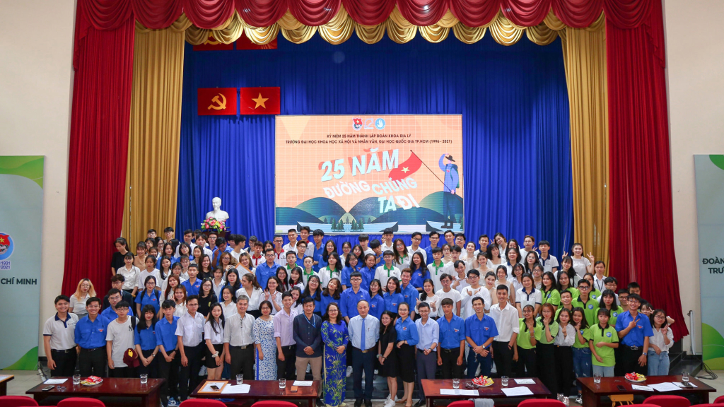 Hoạt động sinh vi&ecirc;n v&agrave; đời sống học đường Đại học KHXH&NV