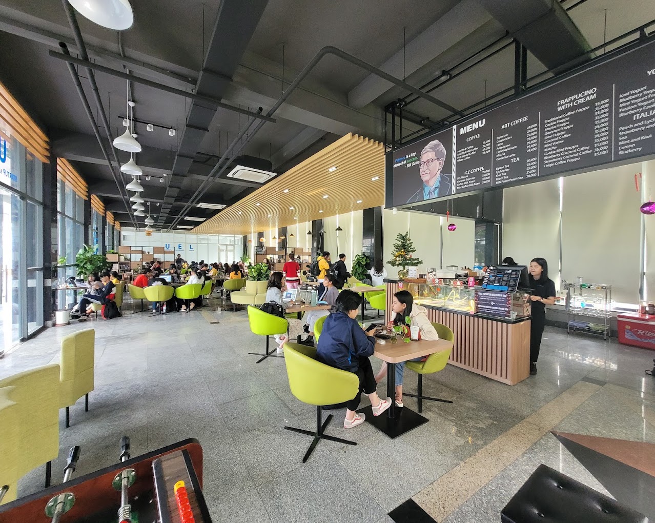 Hoạt động sinh vi&ecirc;n v&agrave; đời sống học đường Đại học Kinh tế - Luật