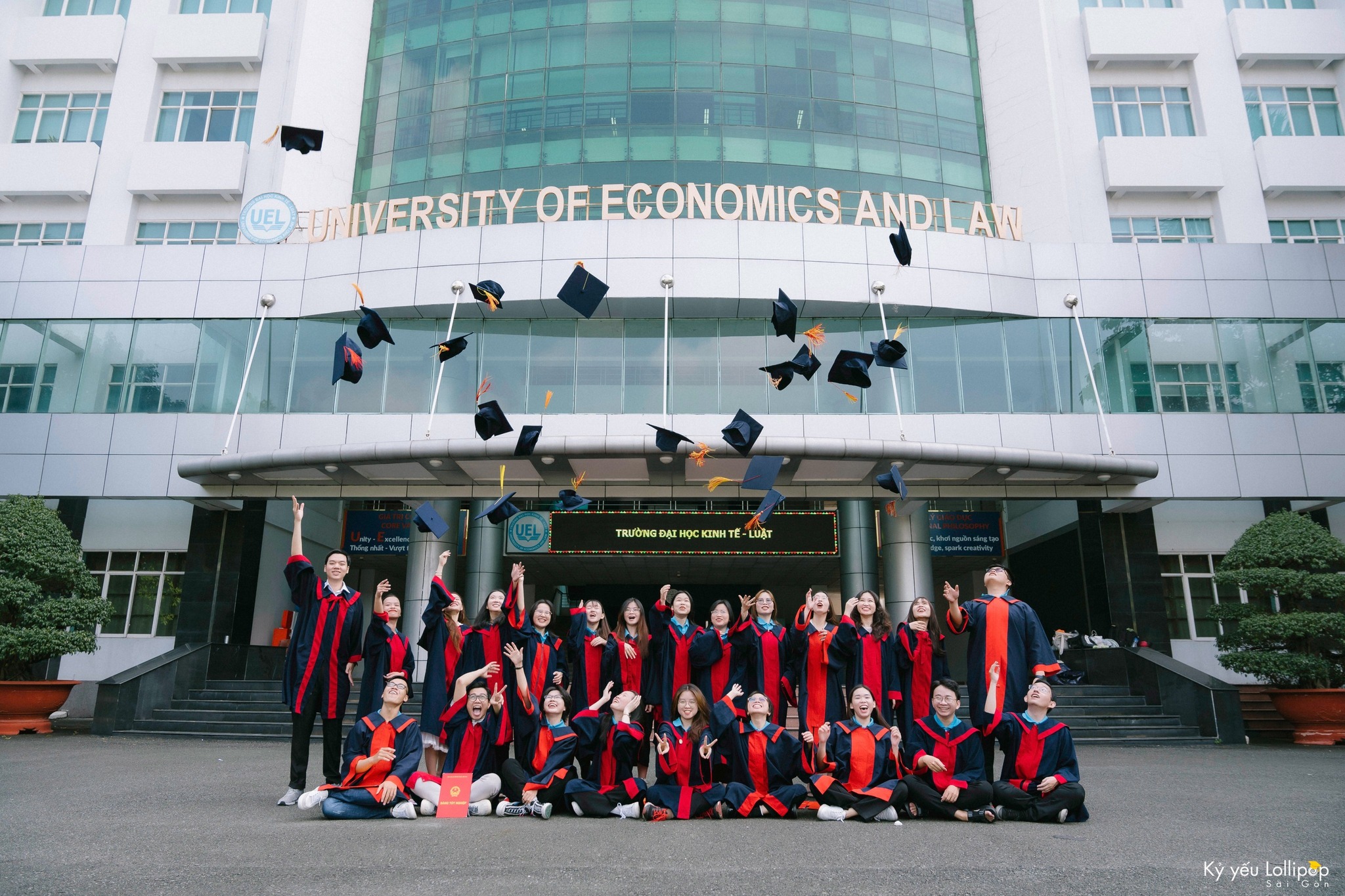 Th&agrave;nh tựu v&agrave; định hướng ph&aacute;t triển Đại học Kinh tế - Luật