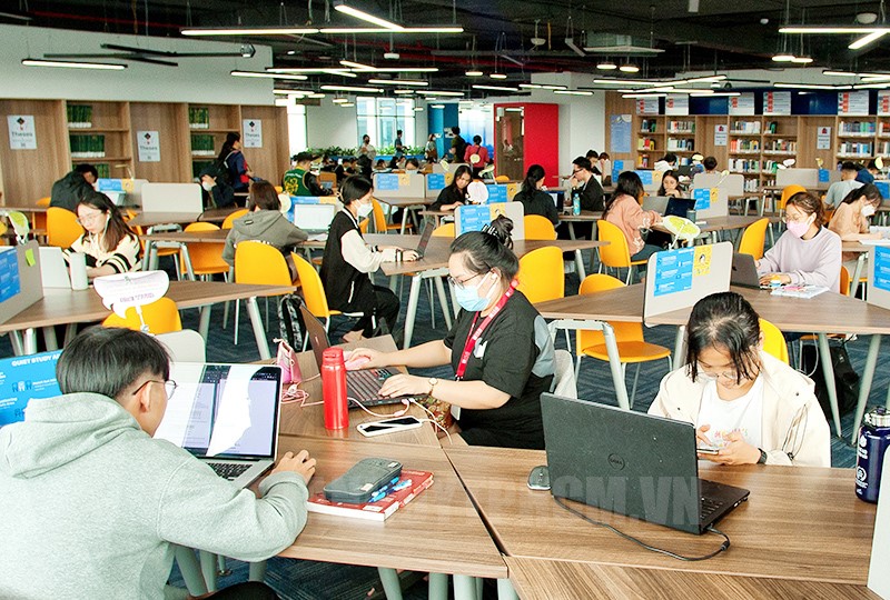 Chương tr&igrave;nh đ&agrave;o tạo Đại học Kinh tế Th&agrave;nh phố Hồ Ch&iacute; Minh