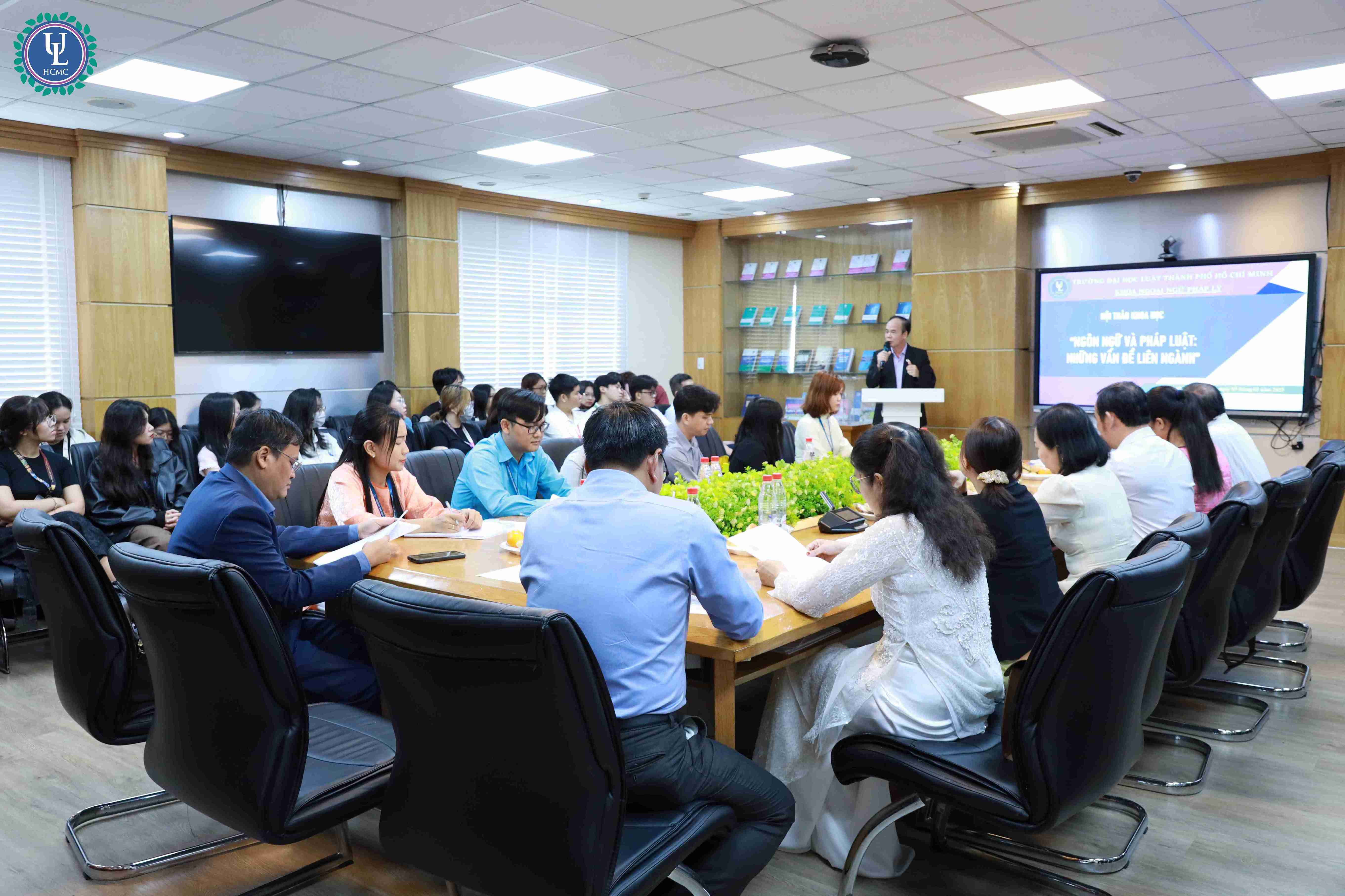 Đội Ngũ Giảng Vi&ecirc;n v&agrave; Nghi&ecirc;n Cứu Đại học Luật TP. HCM