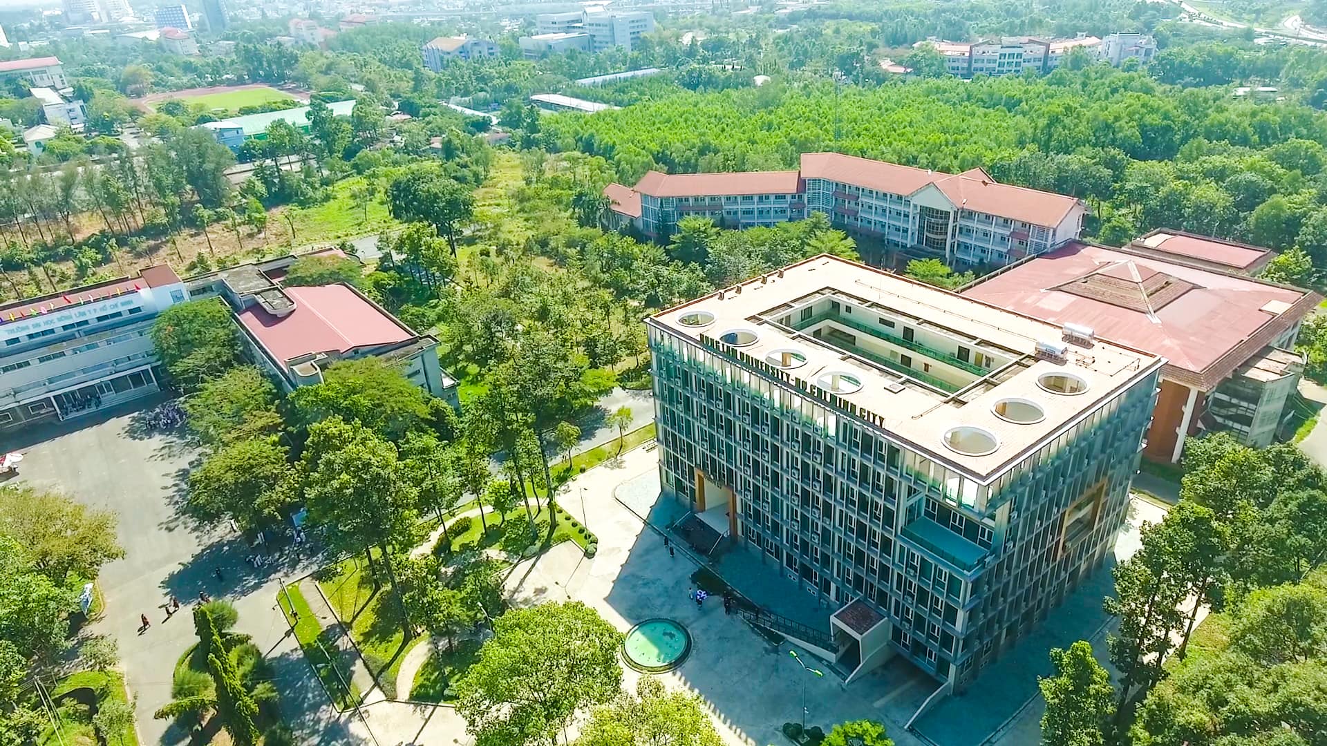 Th&agrave;nh t&iacute;ch v&agrave; đ&oacute;ng g&oacute;p Trường Đại học N&ocirc;ng L&acirc;m TP. HCM