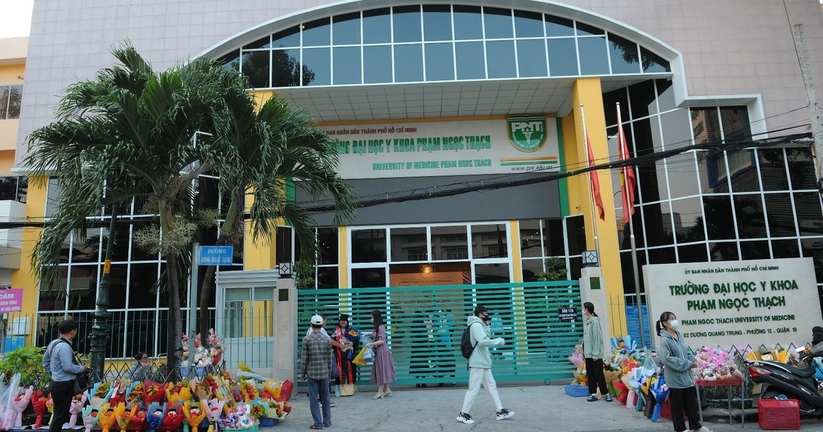 Giới Thiệu Về Đại Học Y Khoa Phạm Ngọc Thạch
