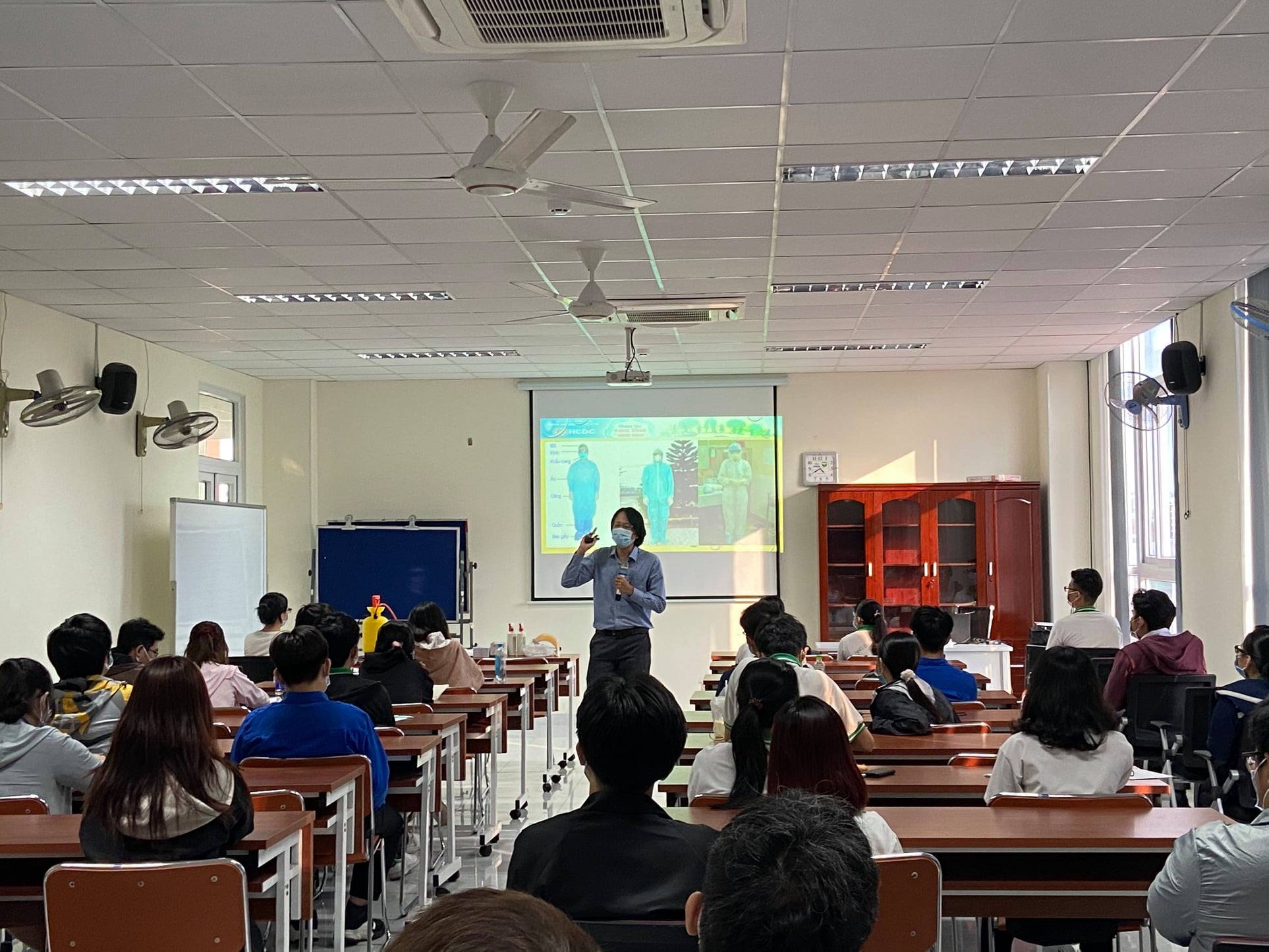 Chương Tr&igrave;nh Đ&agrave;o Tạo Đại học Y khoa Phạm Ngọc Thạch