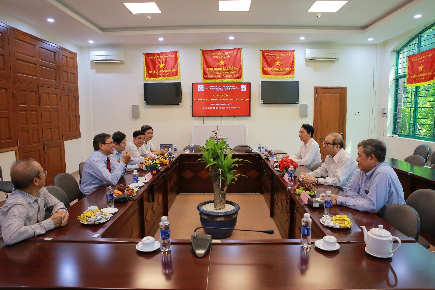 Đội Ngũ Giảng Vi&ecirc;n V&agrave; Nghi&ecirc;n Cứu Khoa Học Học Viện C&ocirc;ng Nghệ Bưu Ch&iacute;nh Viễn Th&ocirc;ng TP. Hồ Ch&iacute; Minh