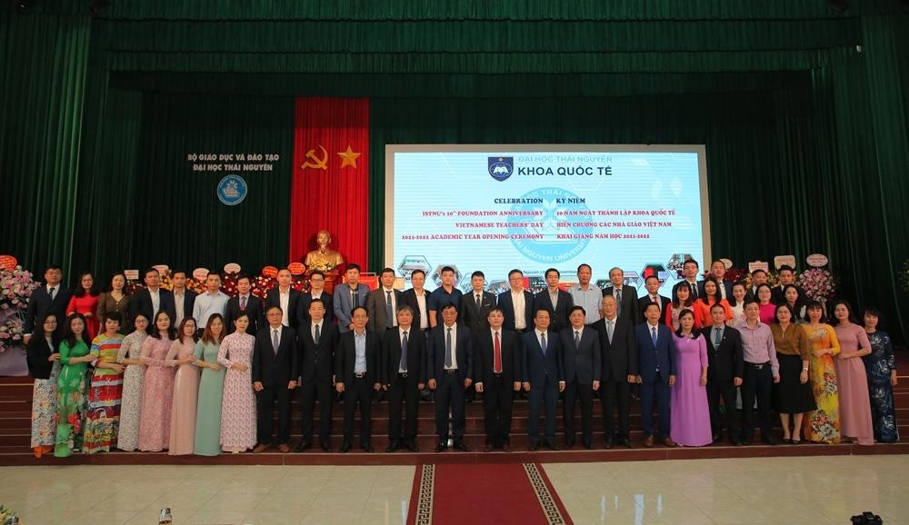 Đội ngũ giảng vi&ecirc;n v&agrave; cơ sở vật chất Khoa Quốc Tế