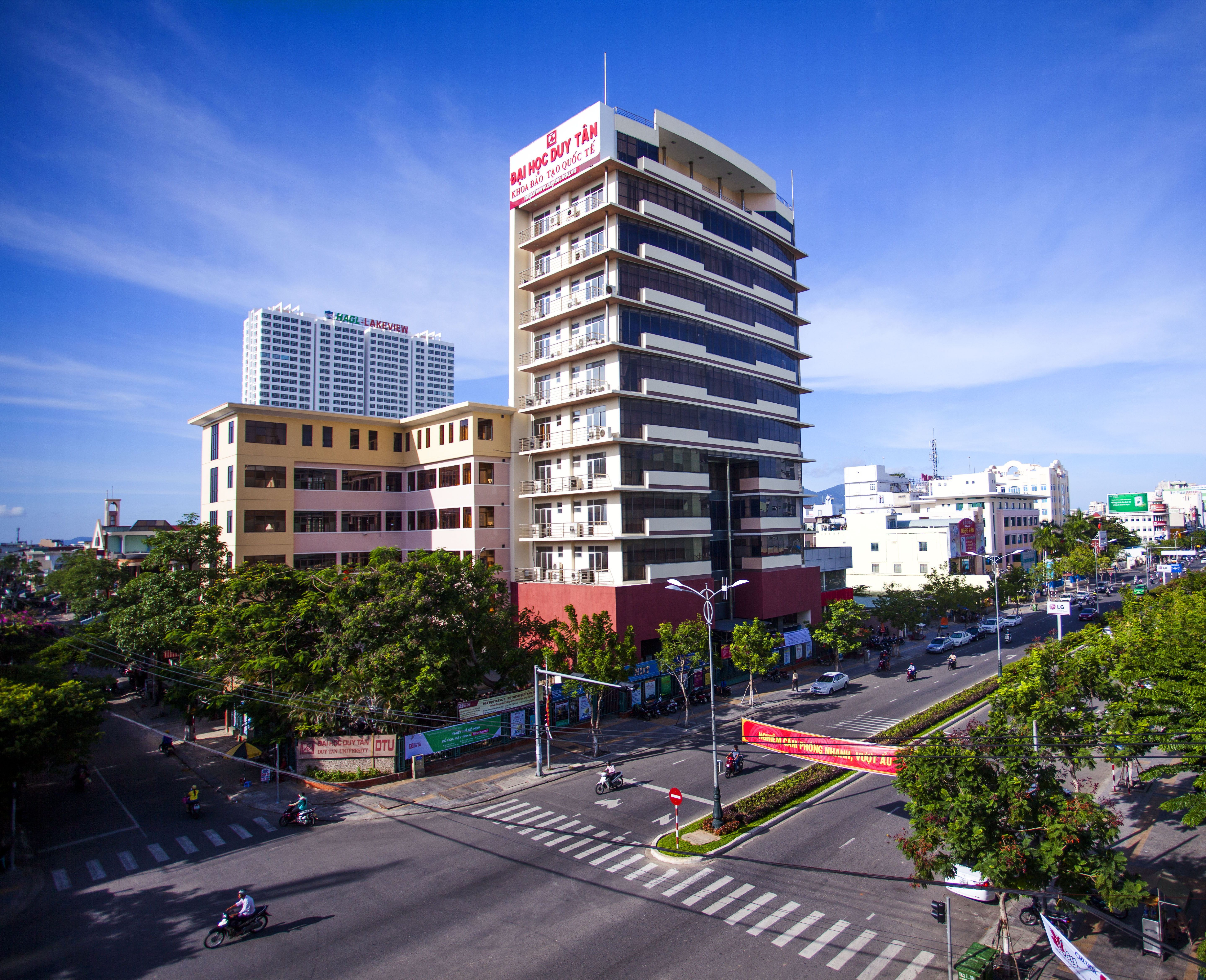 Giới Thiệu Về Đại Học Duy T&acirc;n