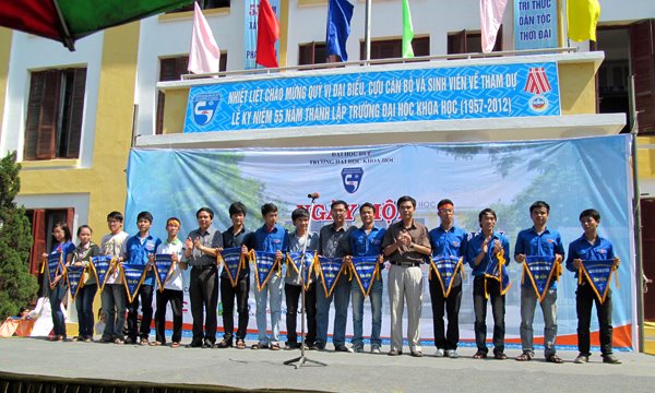 Đội ngũ giảng vi&ecirc;n v&agrave; cơ sở vật chất