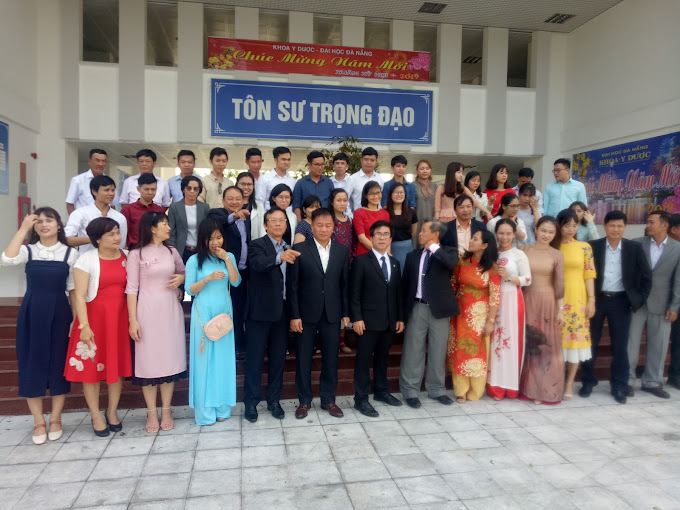 Đội ngũ giảng viên và cán bộ