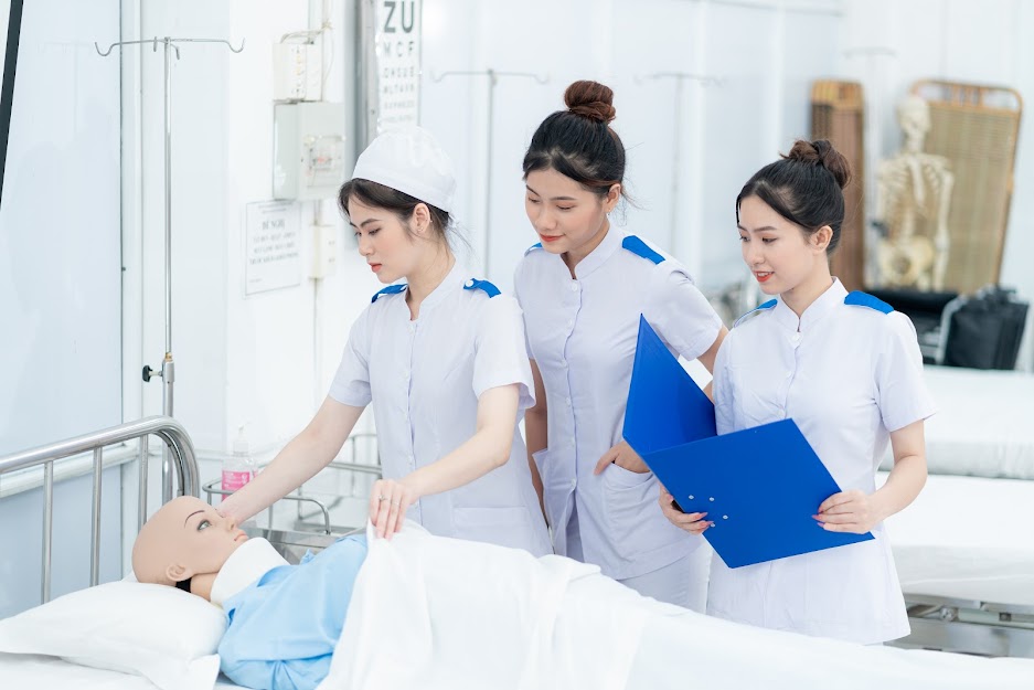 Ngành hộ sinh học trường nào