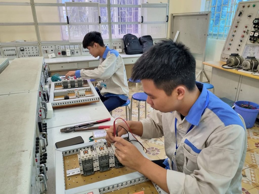 Ngành Kỹ thuật điển tử, viễn thông mức lương