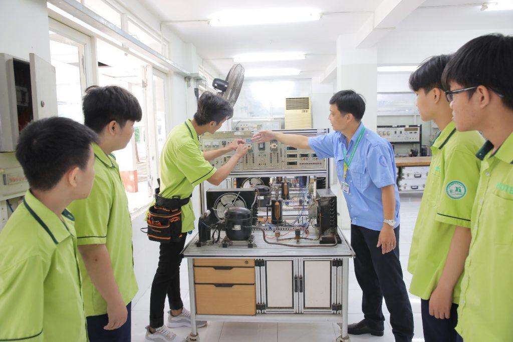 Nành kỹ thuật nhiệt học trường nào